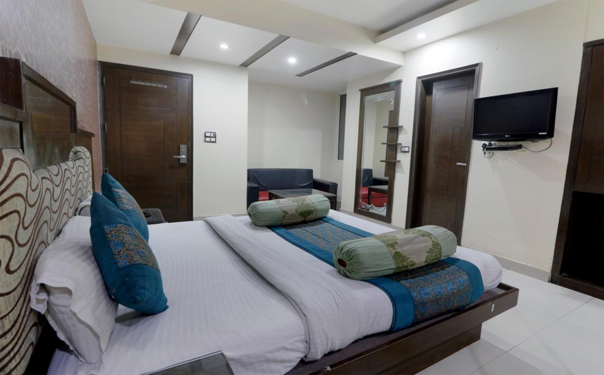 Shivdev International At Railway Station Hotel New Delhi