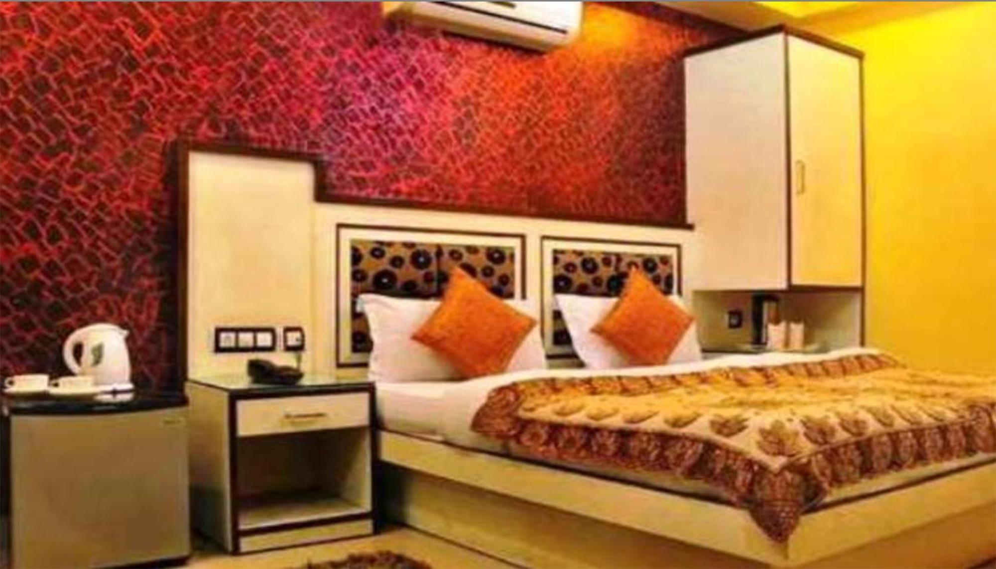 Shivdev International At Railway Station Hotel 3*