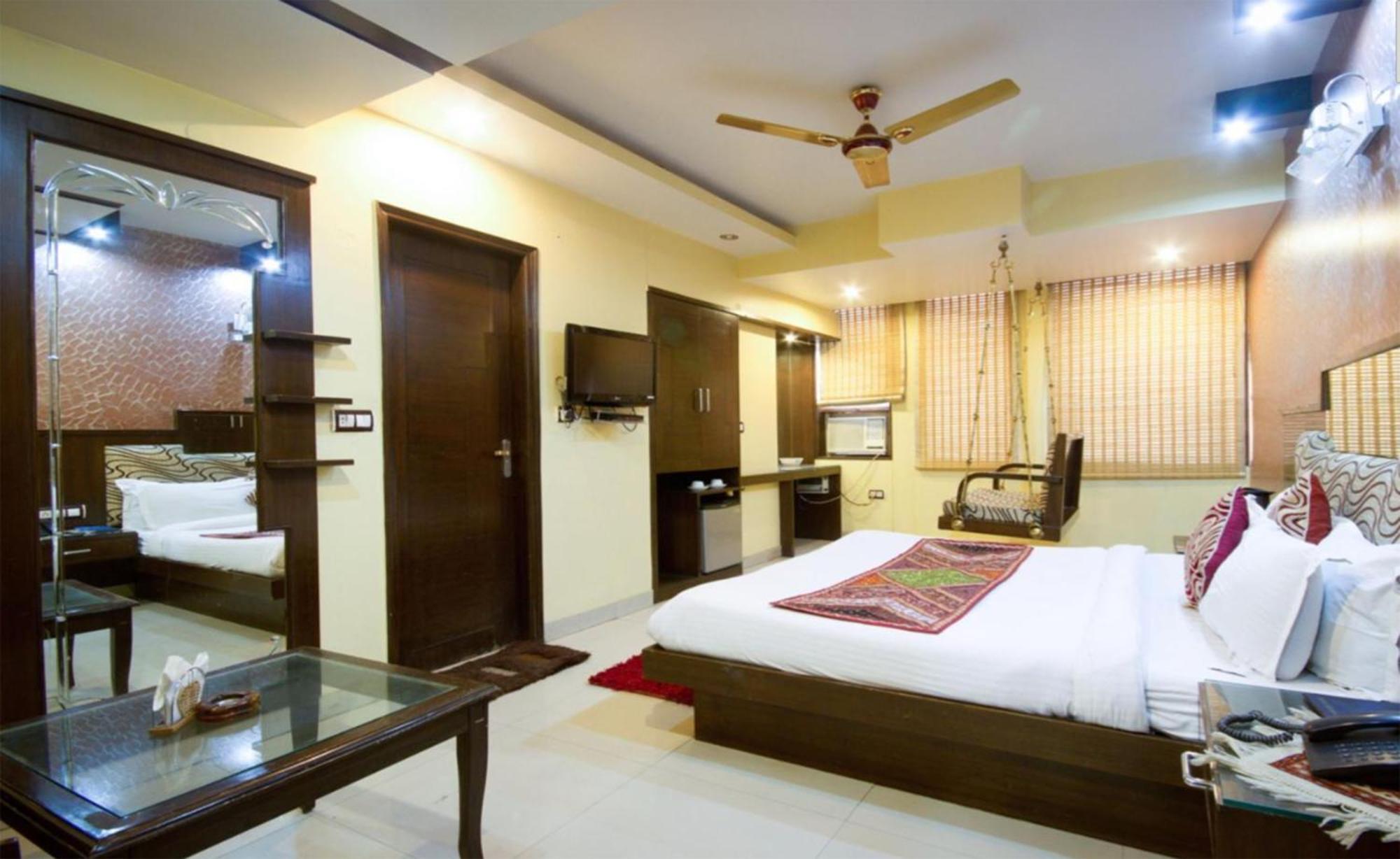 Shivdev International At Railway Station Hotel 3*