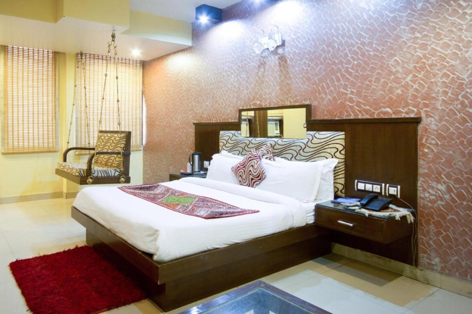 Hotel Shivdev International At Railway Station New Delhi